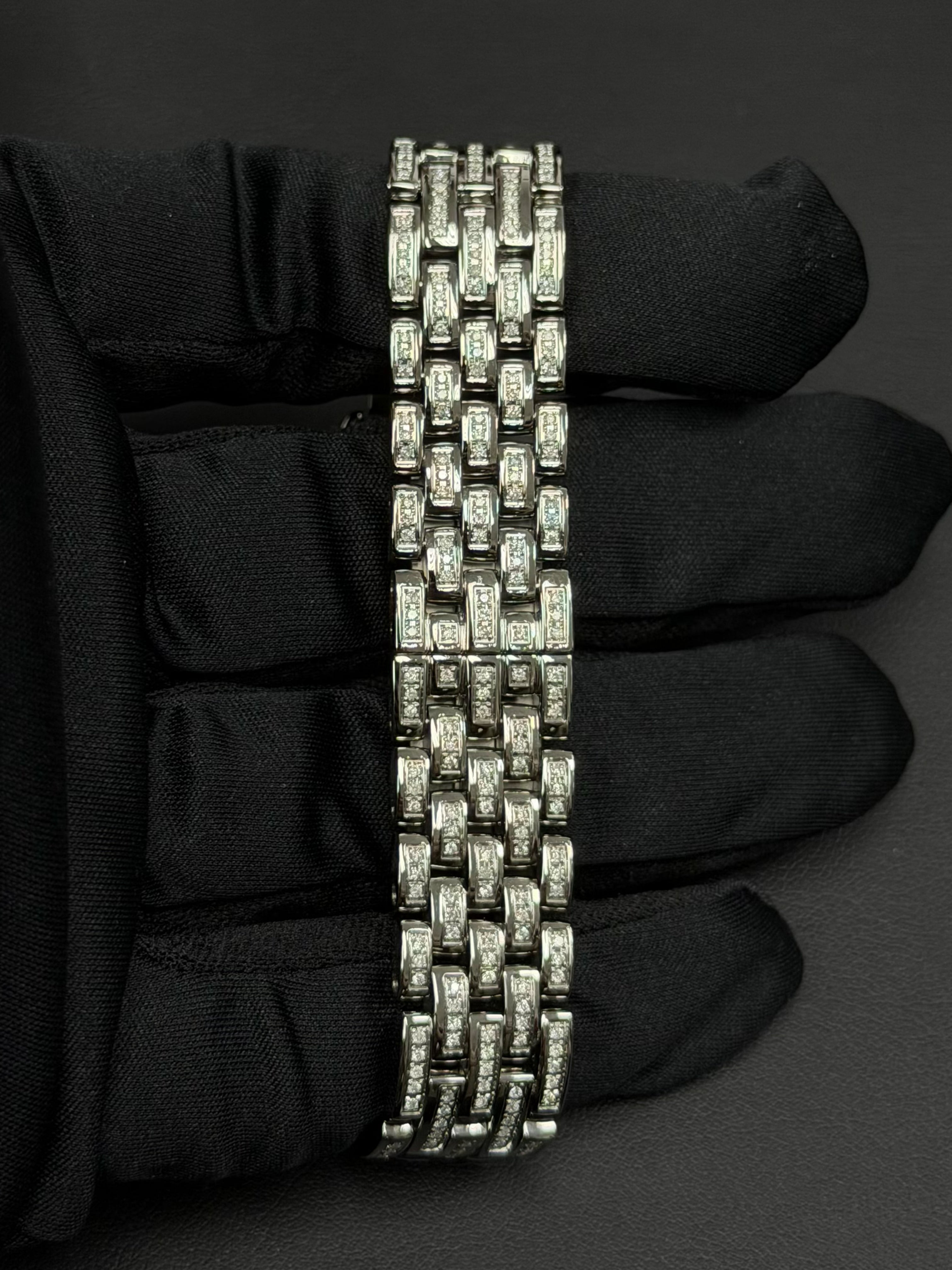 Cartier Panthère Medium Iced Out in Natural Diamonds | Classic Diamond Setting