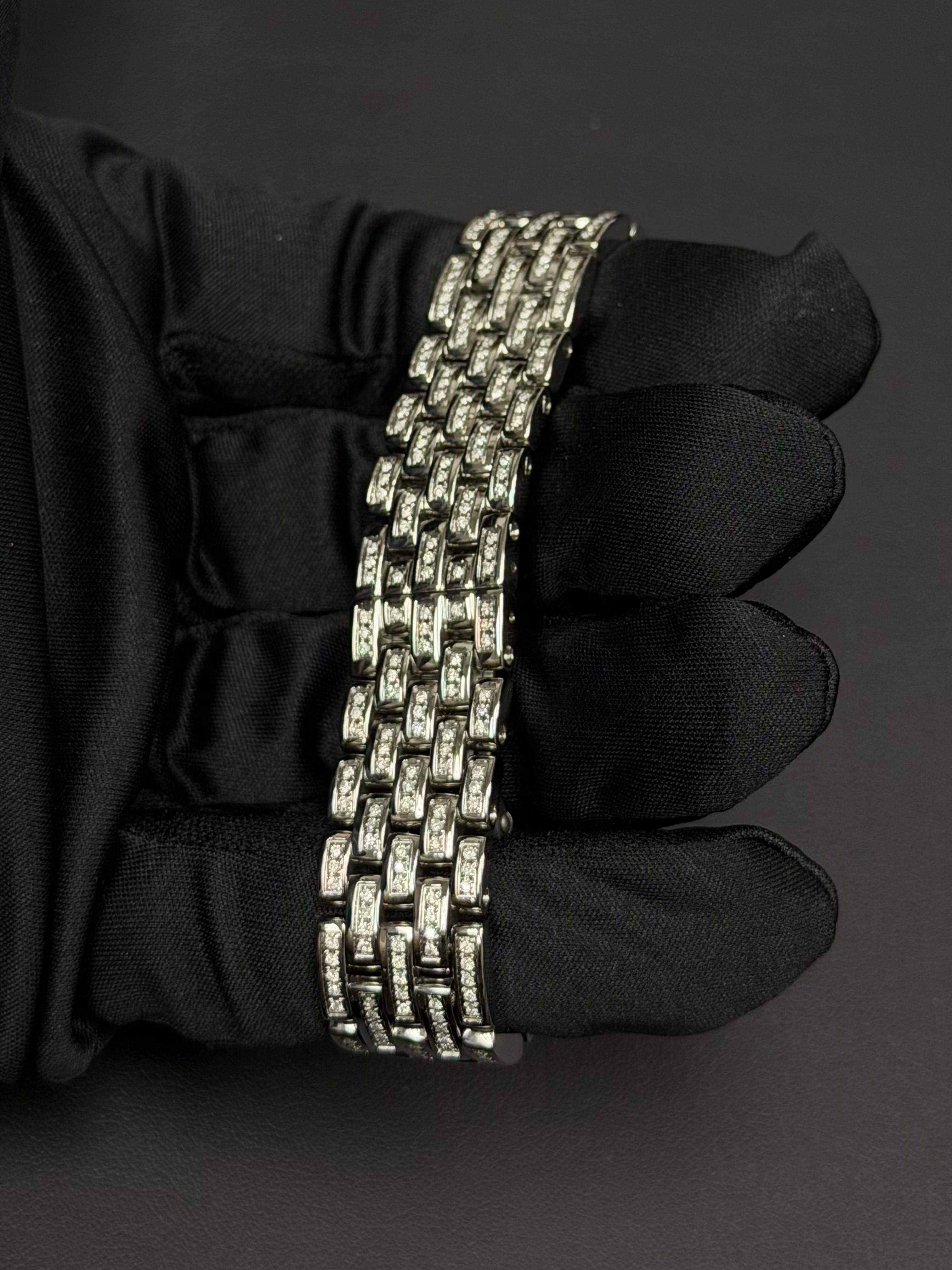 Cartier Panthère Medium Iced Out in Natural Diamonds | Classic Diamond Setting